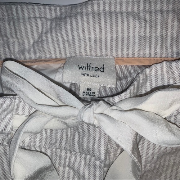 Aritzia linen shorts - Picture 3 of 5